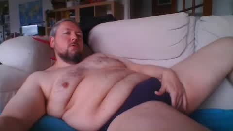 Snapshot of littlesubbear chatting on May 8, 11:04 am littlesubbear online show from May 8, 11:04 am