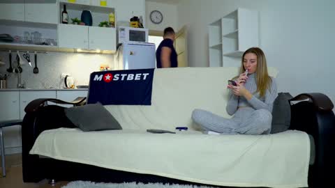 Snapshot of littlesweettifany chatting on December 11, 3:47 pm Little Tifany online show from December 11, 3:47 pm