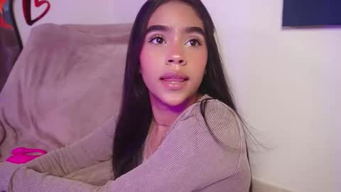 Snapshot of littletammy_ chatting on November 14, 2:49 pm littletammy_ online show from November 14, 2:49 pm