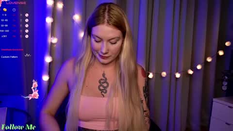 Snapshot of liv_fay chatting on February 19, 4:55 pm Liv 3 online show from February 19, 4:55 pm