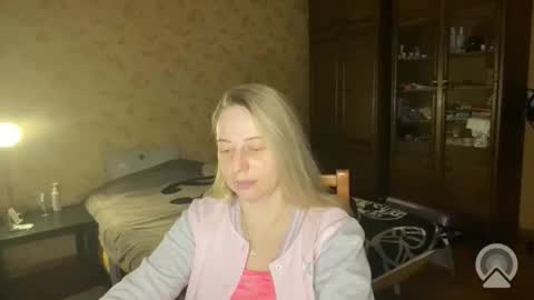 Snapshot of livandria chatting on April 26, 9:34 pm Livandria online show from April 26, 9:34 pm