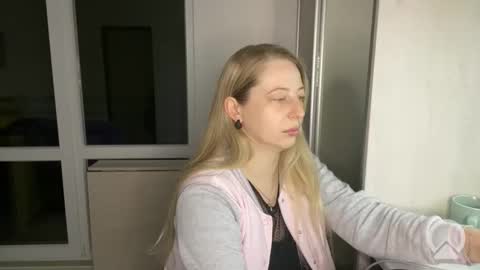 Snapshot of livandria chatting on May 15, 9:33 pm Livandria online show from May 15, 9:33 pm