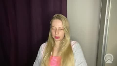 Snapshot of livandria chatting on May 17, 8:27 pm Livandria online show from May 17, 8:27 pm