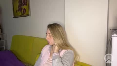 Snapshot of livandria chatting on May 21, 8:27 pm Livandria online show from May 21, 8:27 pm