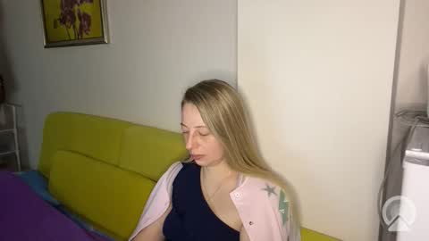 Snapshot of livandria chatting on May 23, 9:52 pm Livandria online show from May 23, 9:52 pm