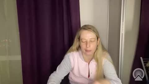 Snapshot of livandria chatting on June 1, 7:59 pm Livandria online show from June 1, 7:59 pm