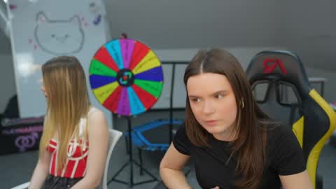 Snapshot of livehub054 chatting on May 1, 10:42 am Sheryl online show from May 1, 10:42 am