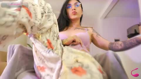 Emily  R online show from June 6, 9:19 pm