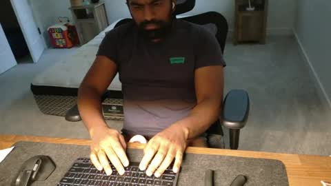 Snapshot of livetribber chatting on June 14, 1:02 pm livetribber online show from June 14, 1:02 pm