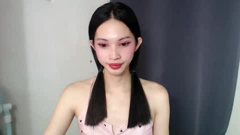 Snapshot of liviacum_ chatting on September 9, 6:24 am Lvia online show from September 9, 6:24 am