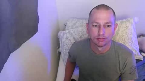 Snapshot of livinlife4now25 chatting on December 19, 11:23 pm livinlife4now25 online show from December 19, 11:23 pm