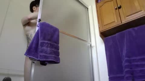 Snapshot of livmirage chatting on April 29, 4:00 pm Liv Mirage online show from April 29, 4:00 pm