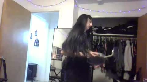 Snapshot of livmirage chatting on May 12, 7:00 pm Liv Mirage online show from May 12, 7:00 pm