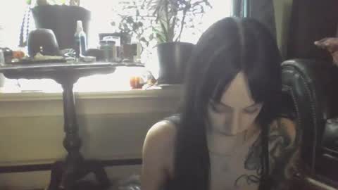 Snapshot of livmirage chatting on May 21, 8:27 pm Liv Mirage online show from May 21, 8:27 pm