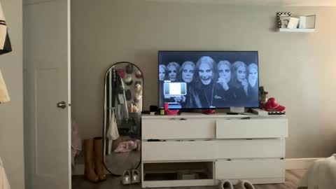 Livvy online show from September 19, 3:13 pm