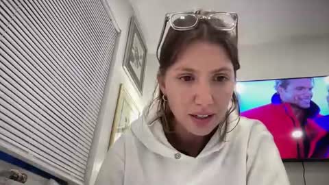 Snapshot of livvyybearxx chatting on June 13, 10:24 am liv online show from June 13, 10:24 am