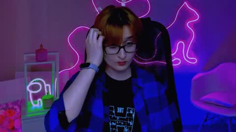 LixeLuna online show from April 4, 6:33 am