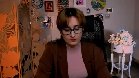 LixeLuna online show from April 8, 6:24 am