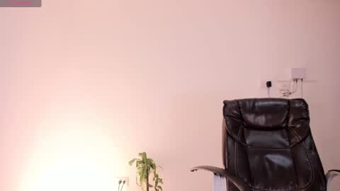 Snapshot of lixie_ chatting on February 8, 2:04 am Vanessa online show from February 8, 2:04 am