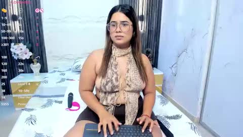 Snapshot of liz_ariza4u chatting on February 27, 2:33 am online show from February 27, 2:33 am