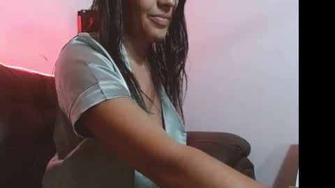 Snapshot of liz_fe chatting on February 18, 2:16 am liz_fe online show from February 18, 2:16 am