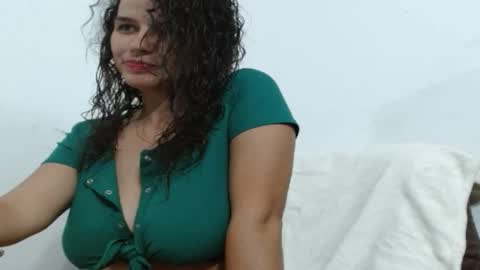 Snapshot of liz_fe chatting on October 3, 4:42 am liz_fe online show from October 3, 4:42 am