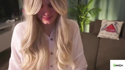 Snapshot of lizbethcoll chatting on January 2, 11:27 pm Sunnheart online show from January 2, 11:27 pm