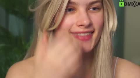 Snapshot of lizbethcoll chatting on February 12, 7:24 pm Sunnheart online show from February 12, 7:24 pm