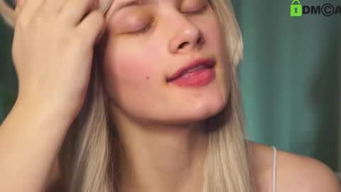 Snapshot of lizbethcoll chatting on February 12, 10:26 pm Sunnheart online show from February 12, 10:26 pm