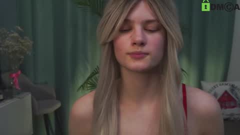 Snapshot of lizbethcoll chatting on February 25, 11:33 pm Sunnheart online show from February 25, 11:33 pm