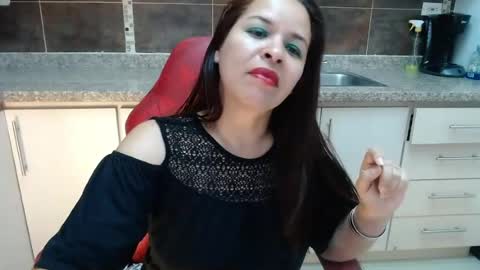 Snapshot of lizeth_bels chatting on June 17, 7:48 pm L I Z E T H online show from June 17, 7:48 pm