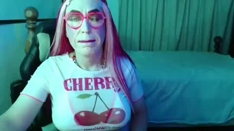 Snapshot of lizicherystrawbery chatting on April 19, 9:30 am Lizi Chery Strawbery online show from April 19, 9:30 am