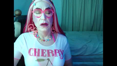 Snapshot of lizicherystrawbery chatting on April 20, 9:01 am Lizi Chery Strawbery online show from April 20, 9:01 am