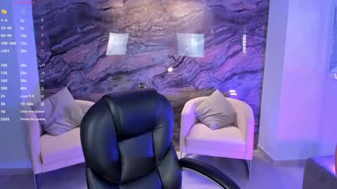 Snapshot of lizzhamilton_ chatting on January 22, 5:16 am Lizzi online show from January 22, 5:16 am