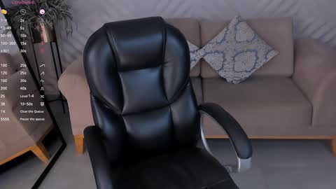 Snapshot of lizzhamilton_ chatting on January 31, 11:56 pm Lizzi online show from January 31, 11:56 pm