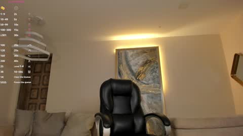 Snapshot of lizzhamilton_ chatting on February 7, 5:10 am Lizzi online show from February 7, 5:10 am