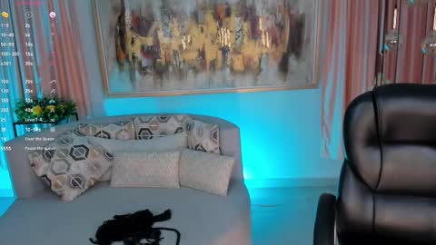 Snapshot of lizzhamilton_ chatting on February 12, 5:26 am Lizzi online show from February 12, 5:26 am