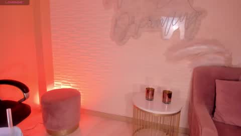 Snapshot of lizzhamilton_ chatting on February 18, 2:49 pm Lizzi online show from February 18, 2:49 pm