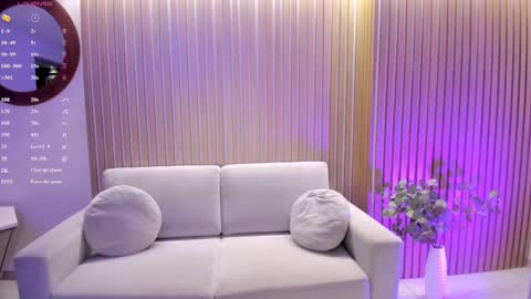 Snapshot of lizzhamilton_ chatting on March 12, 2:30 am Lizzi online show from March 12, 2:30 am