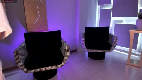 Snapshot of lizzhamilton_ chatting on October 11, 8:07 pm Lizzi online show from October 11, 8:07 pm