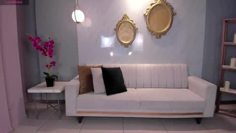 Snapshot of lizzhamilton_ chatting on December 3, 9:35 pm Lizzi online show from December 3, 9:35 pm