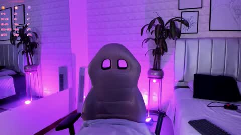 Snapshot of lizzie_evans chatting on November 26, 12:06 pm Lizzie online show from November 26, 12:06 pm