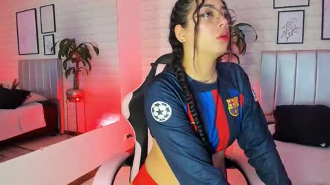 Snapshot of lizzie_evans chatting on February 13, 12:01 pm Lizzie online show from February 13, 12:01 pm