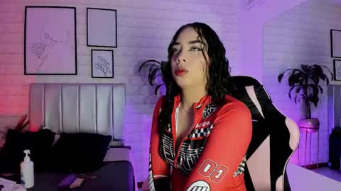 Snapshot of lizzie_evans chatting on February 16, 12:01 pm Lizzie online show from February 16, 12:01 pm