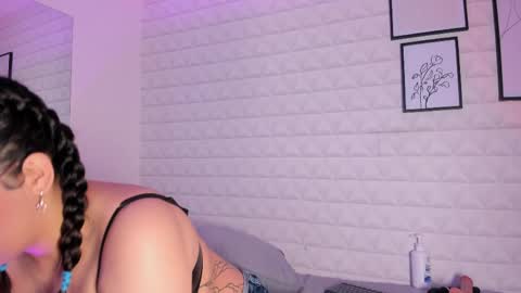 Snapshot of lizzie_evans chatting on May 19, 12:11 pm Lizzie online show from May 19, 12:11 pm