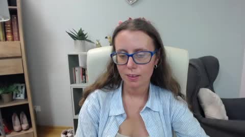 Lizzy online show from July 7, 6:47 am