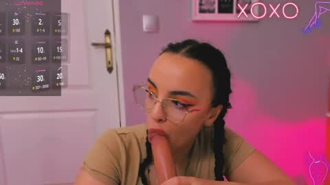 Snapshot of lizzybliss chatting on April 30, 1:50 pm Lizzy online show from April 30, 1:50 pm