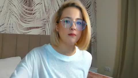 lizzysin online show from April 16, 1:50 am