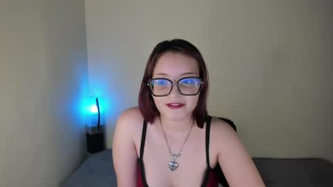Snapshot of lizzysnoww chatting on June 7, 3:27 pm Lizzy online show from June 7, 3:27 pm