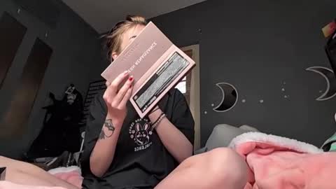 Snapshot of lizzyylovesick chatting on December 13, 2:05 pm lizzybunny online show from December 13, 2:05 pm